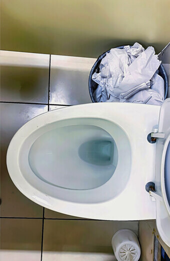 https://blockeddrainshocking.com.au/uploads/2025/07/blocked-toilet-31722.jpg