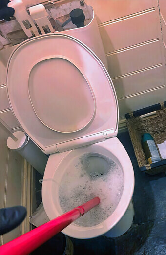 https://blockeddrainshocking.com.au/uploads/2025/07/blocked-toilet-74011.jpg